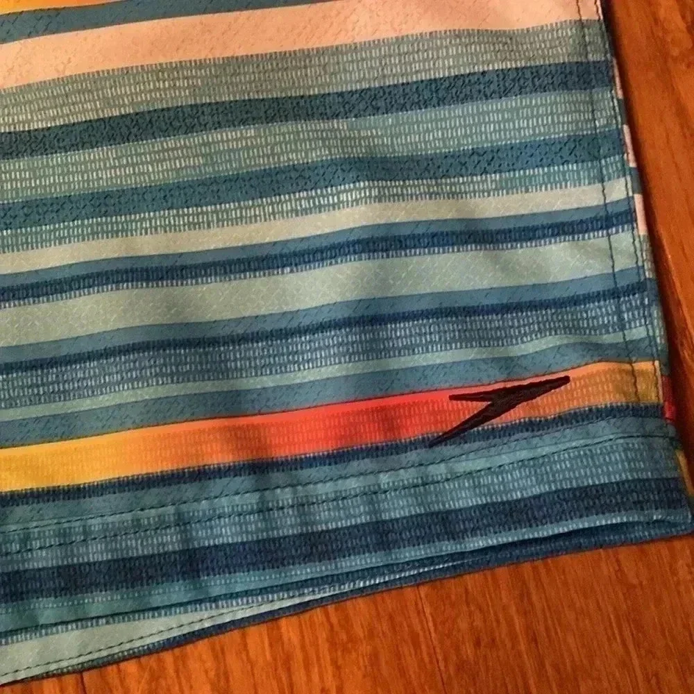 Speedo men’s swim trunks - large - 7 in inseam - blue stripes - great condition